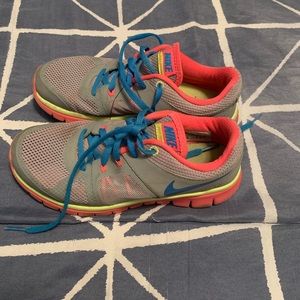 Tennis shoes Nike